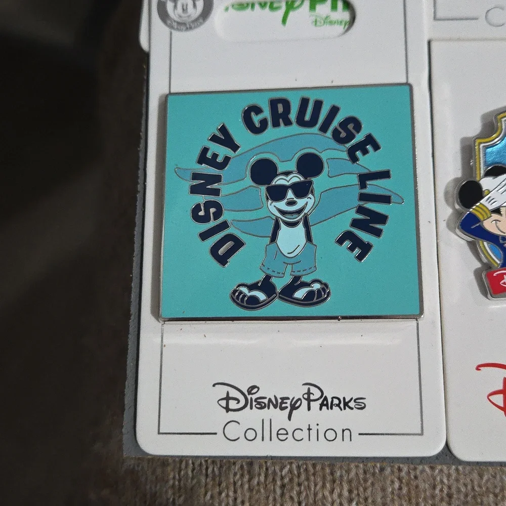 NWT DISNEY PARKS CRUISE LINE, MICKEY MOUSE TRADING PIN blue and green - Picture 1 of 2